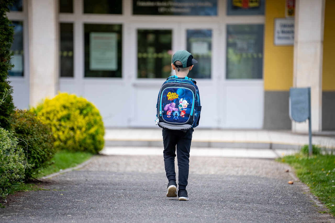 najpopularniejsze wzory plecaków do szkoły