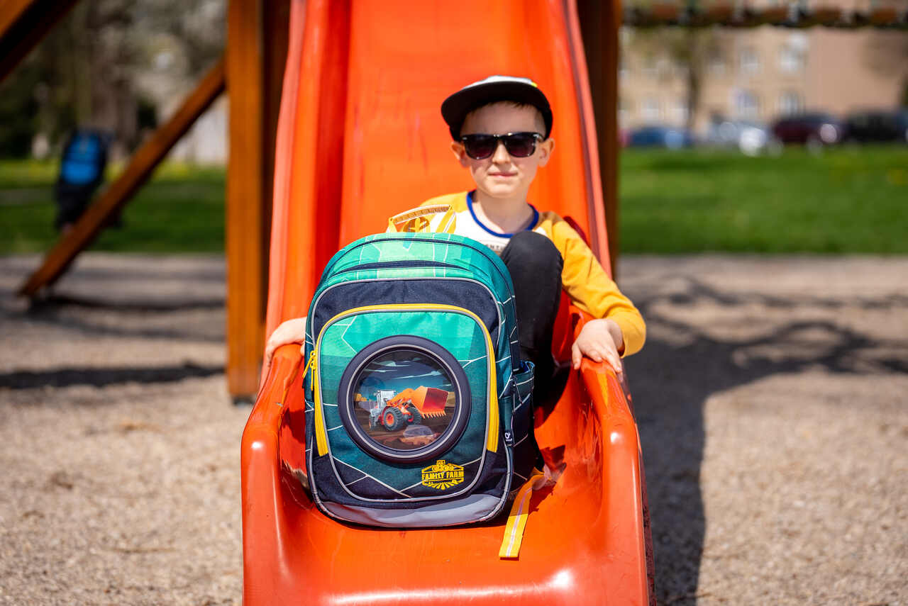 najpopularniejsze wzory plecaków do szkoły