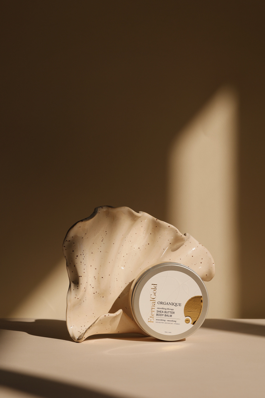 Organique Eternal Gold balsam z masłem shea do regeneracji suchej skóry ciała po zimie