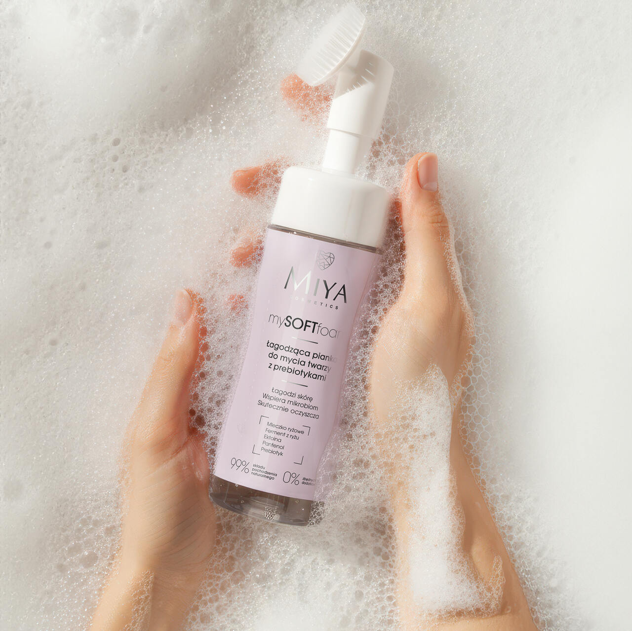Łagodząca pianka do mycia twarzy MIYA z prebiotykami wspierająca mikrobiom skóry
