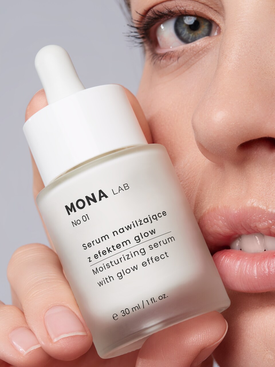 Serum nawilżające MONA LAB No 01 z efektem glow dla skóry matowej i odwodnionej
