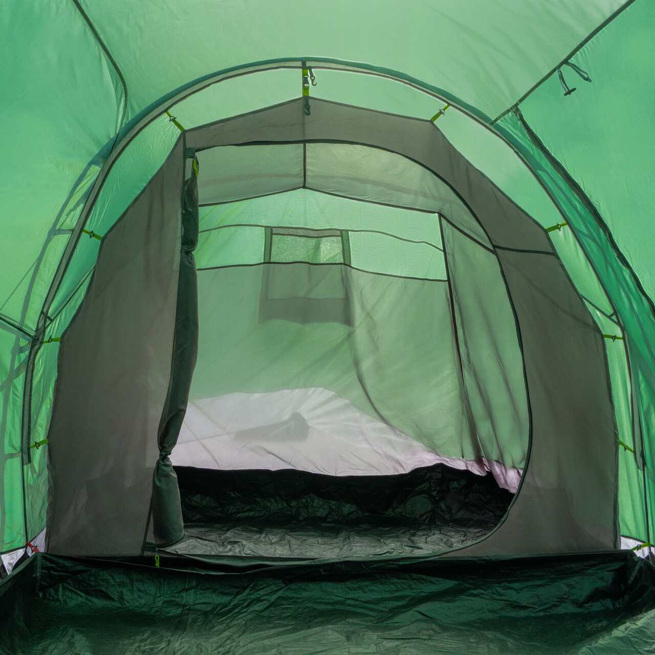 Namiot rodzinny na camping z dziećmi